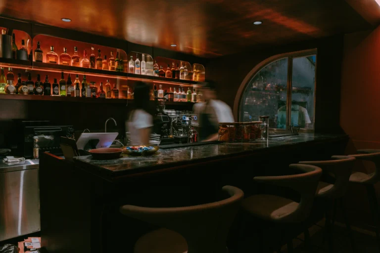 台南酒吧｜台南歧門酒吧首頁精緻調酒背景大圖