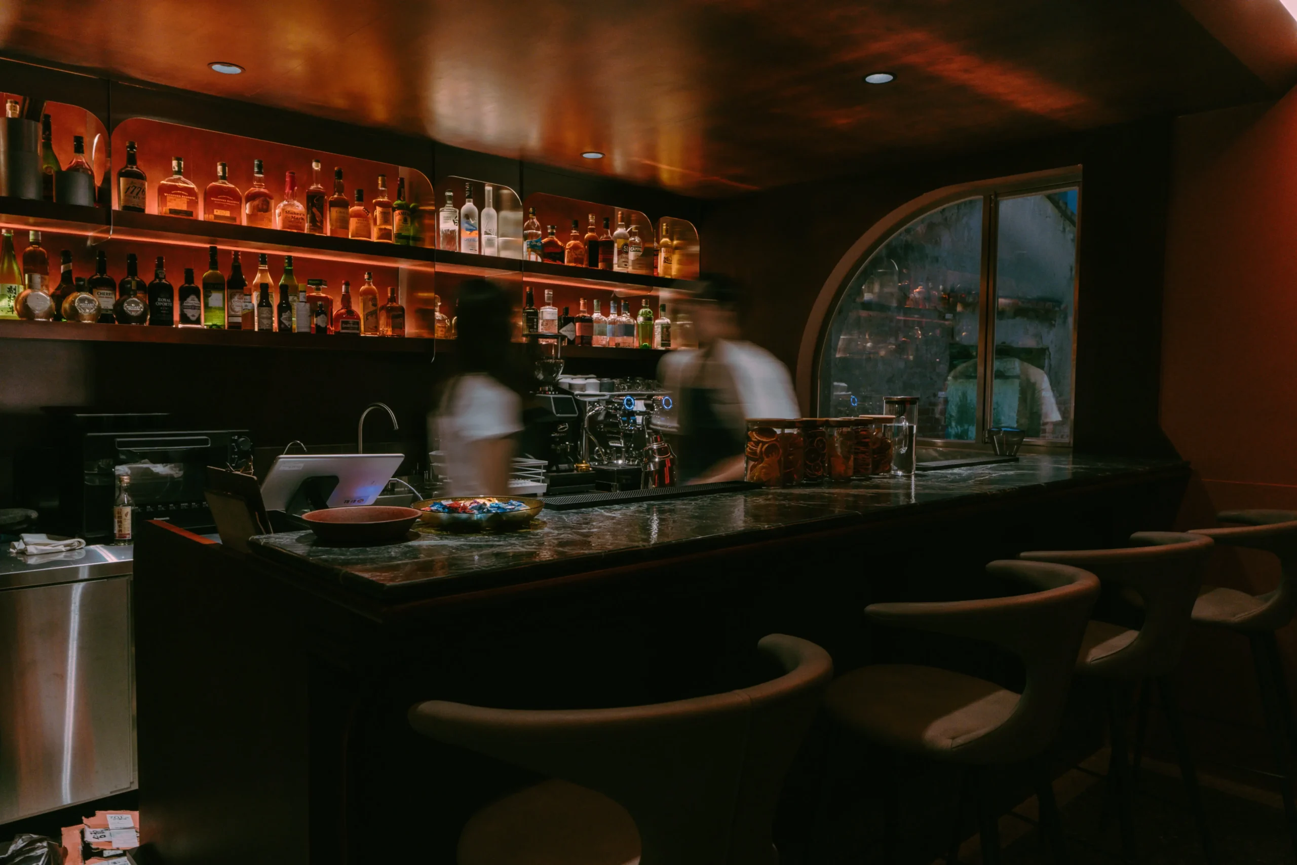 台南酒吧｜台南歧門酒吧首頁精緻調酒背景大圖